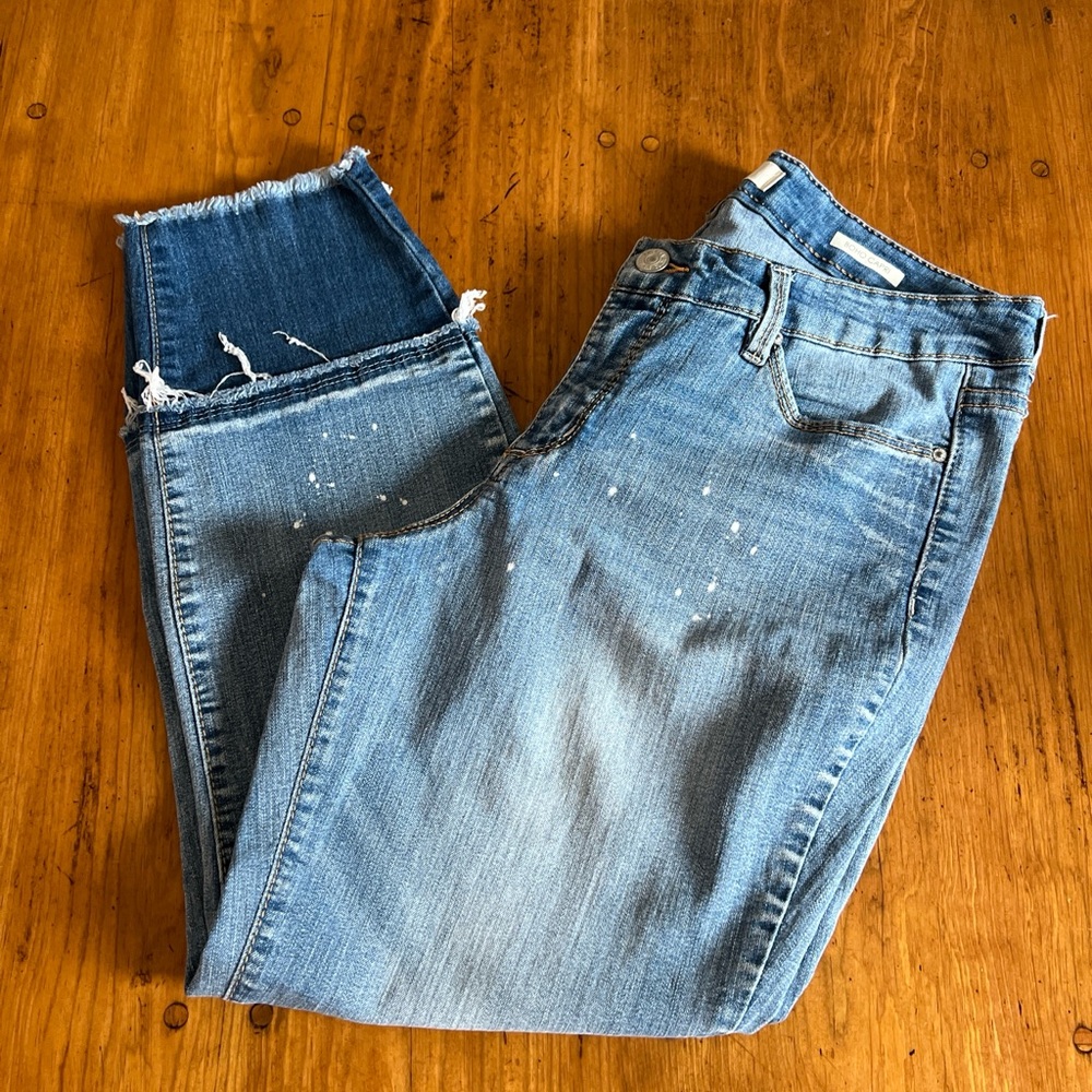 Vintage America Blue Distressed Boho Crop Jeans with Paint-Splatter - Picture 4 of 13